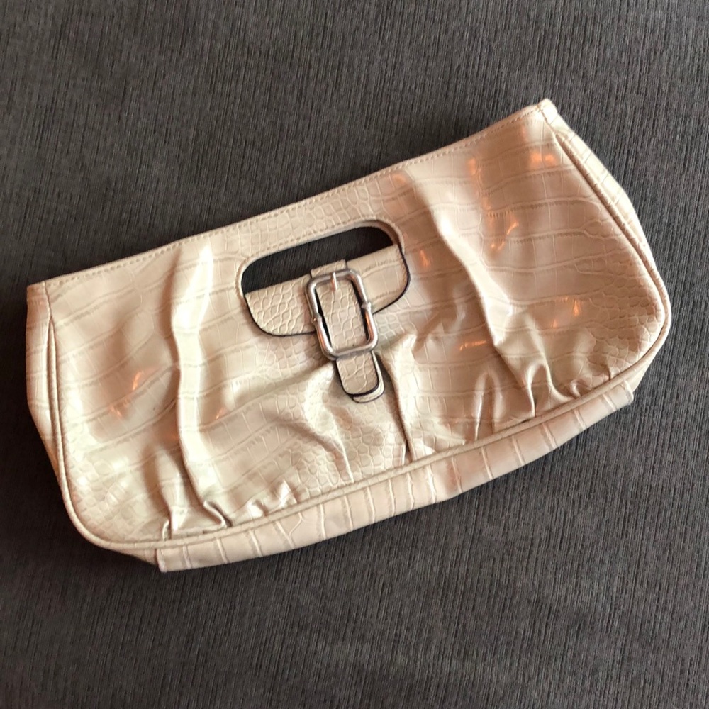 Apt 9 Clutch